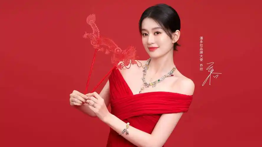 乔欣佩戴,pandora潘多拉珠宝推出moments系列全新龙年春节及情人节单