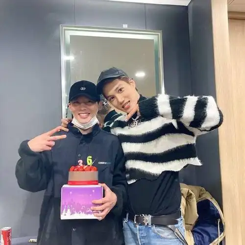 人活着活着还能收到钟仁给的惊喜.