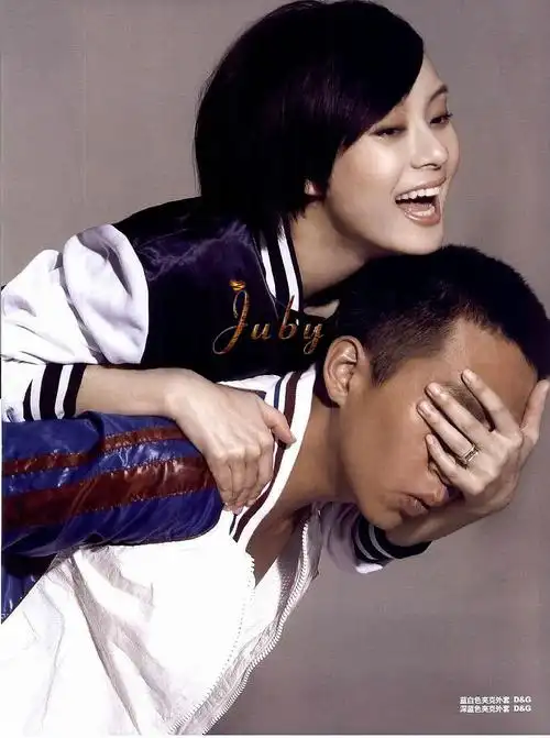 郝蕾给前男友邓超颁奖 揭邓超郝蕾分手原因