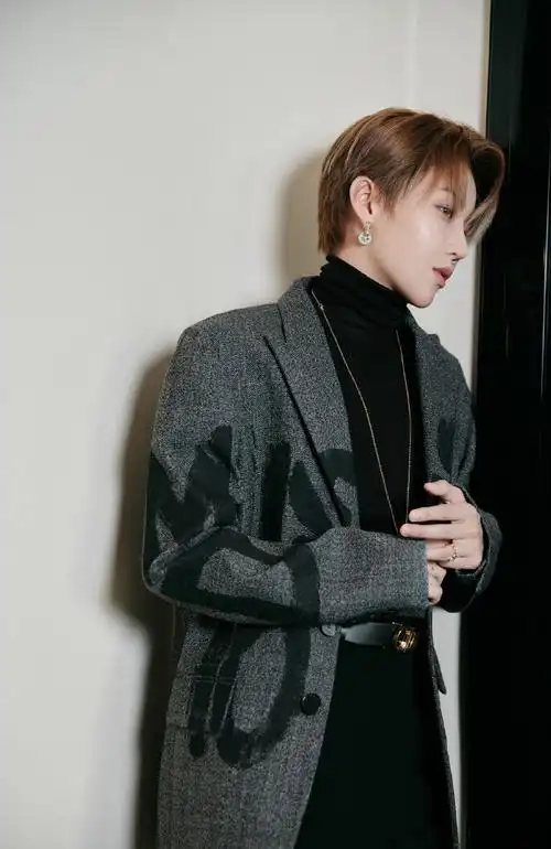 刘雨昕今晚迪奥活动出图,dior2024秋冬国内首穿排面拉