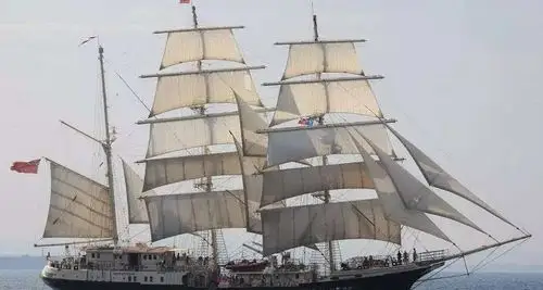 世界上最大的一艘木制帆船抵达悉尼,停靠情人港供游客参观!