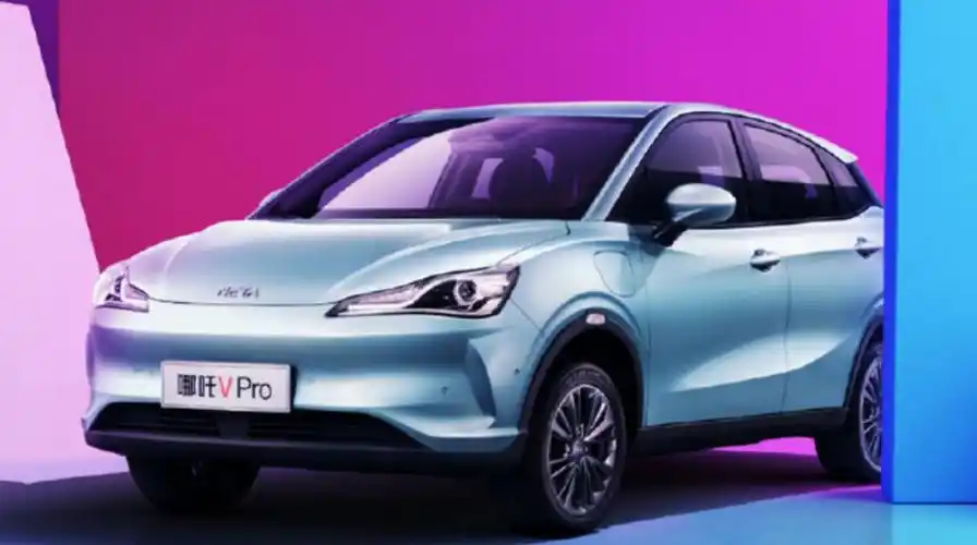 11月3日,哪吒汽车第三款量产车型哪吒v迎来正式上市此次新车共推出4款