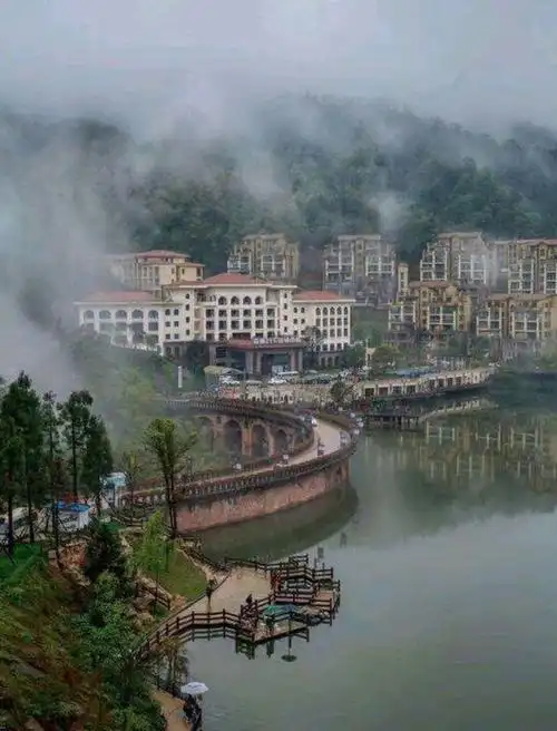 游贵州赤水天鹅堡森林公园