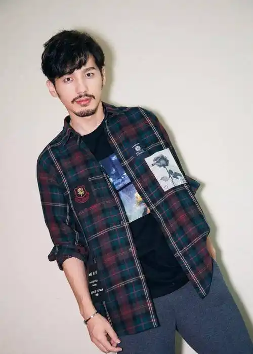 恭喜白宇喜提高富帅,颜值全靠胡子撑,网友:家里有矿就是任性!