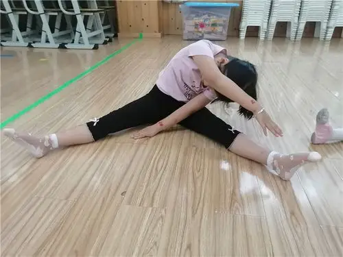 【舞蹈】课时07——压腿组合《好宝宝》 维族组合《布娃娃》