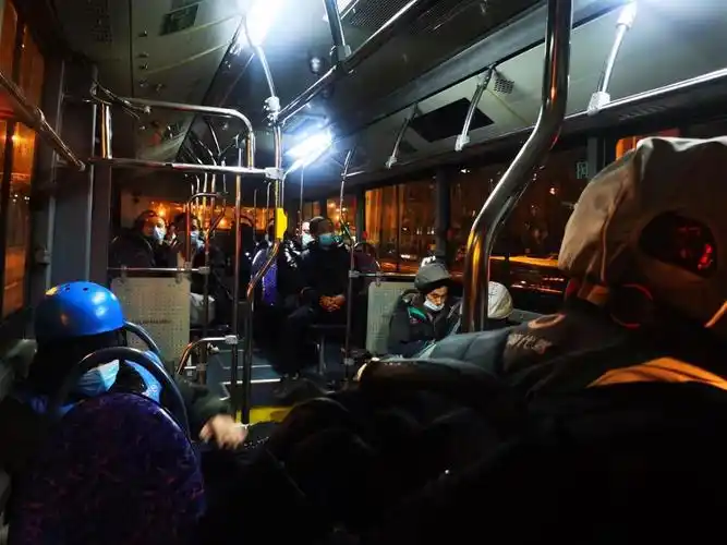 上海公交新规发布后代驾们为何犯愁记者深夜蹲点