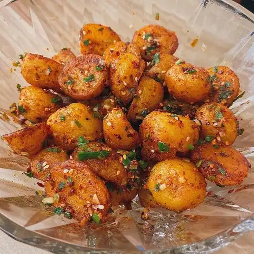 油炸麻辣小土豆 我妈的拿手小吃 外皮酥脆内心绵密 绝啦!