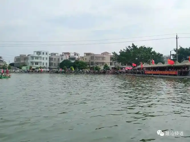 今天澄海各地赛龙舟现场人山人海你也有去凑热闹