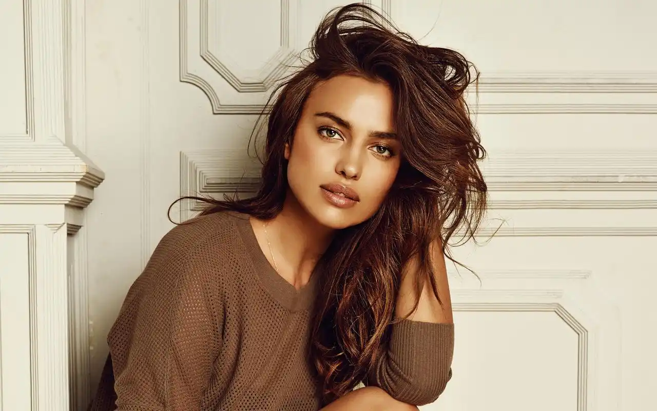 桌面壁纸 美女壁纸 > 性感超模伊莉娜莎伊克火辣身材养眼写真桌面壁纸