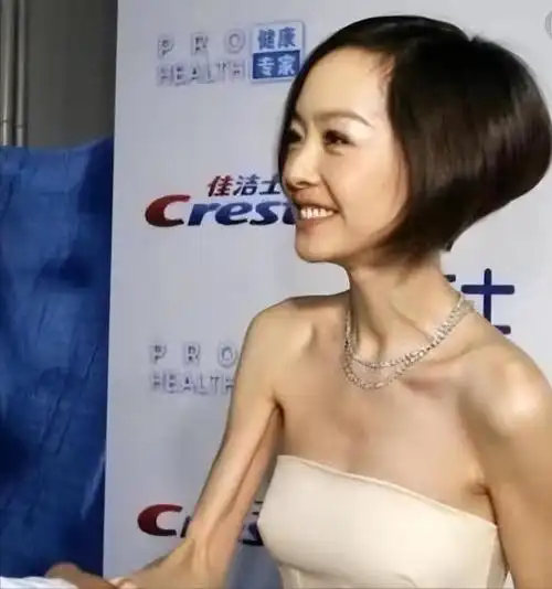 鲁豫的身高高达164厘米,但体重仅约80斤,这样的体型似乎并不符合大众