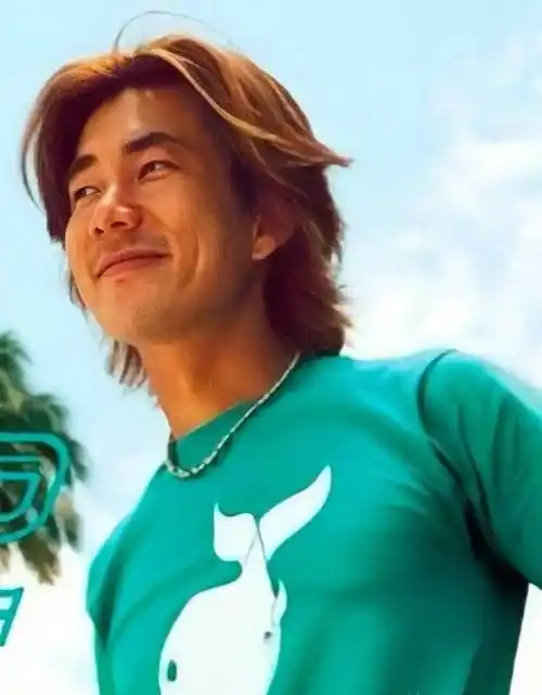 任贤齐携妻罕露面,女方貌丑不嫌弃,十指相扣宛如初恋,恩爱依旧_首歌