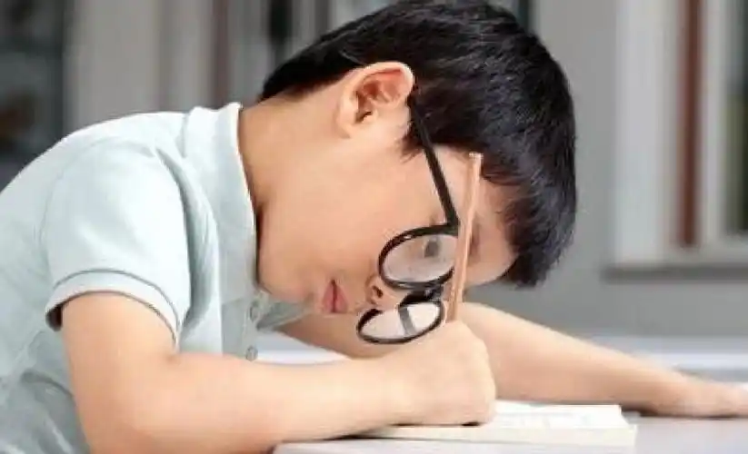 近视眼可以预测和控制发展吗