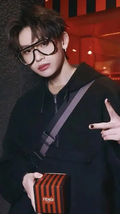 2022最新小鬼王琳凯手机壁纸