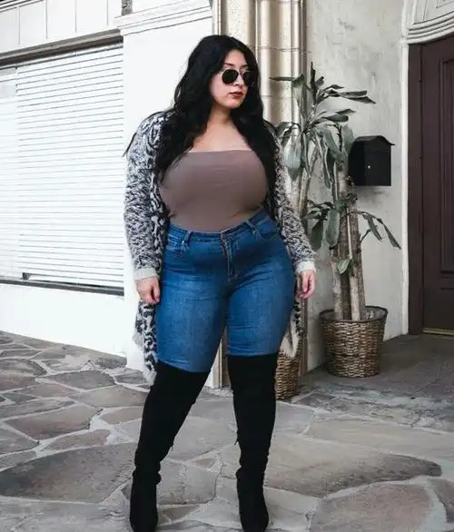 大码模特实力不俗体重150斤珠圆玉润格外的丰满诱人