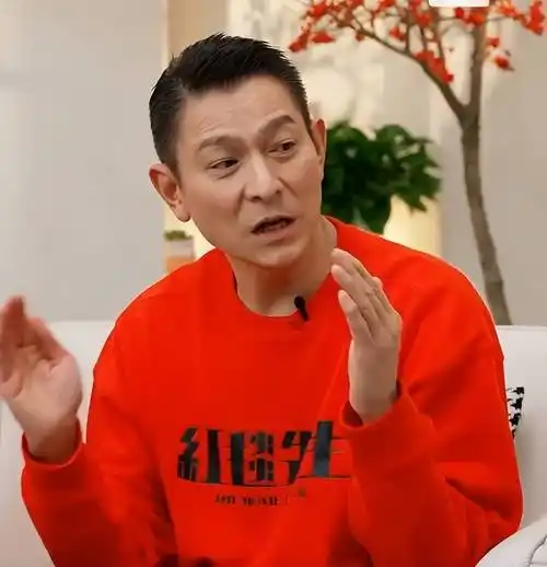 在台中火车站,不错过董宇辉,刘德华的访谈,看完再回家_直播间_沟通