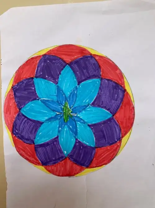 用圆形设计自己喜欢的图案,感受几何图形的美!