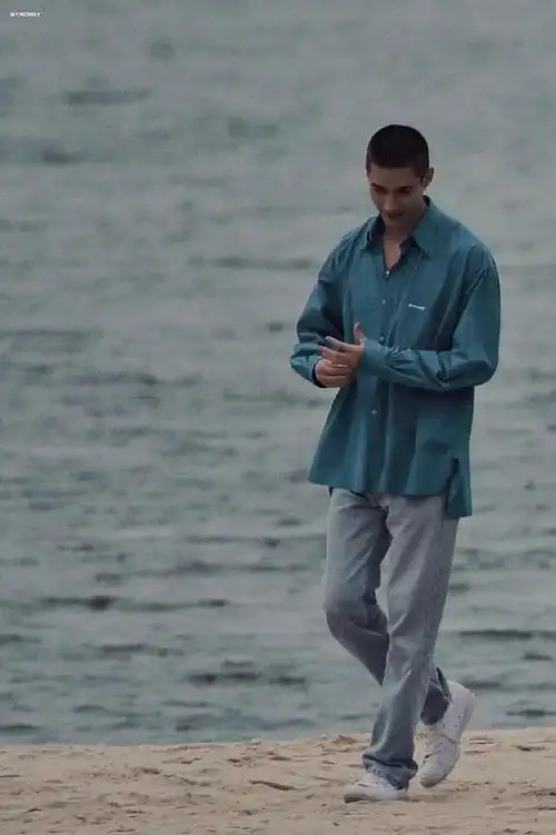 求寸头米卡的帅照