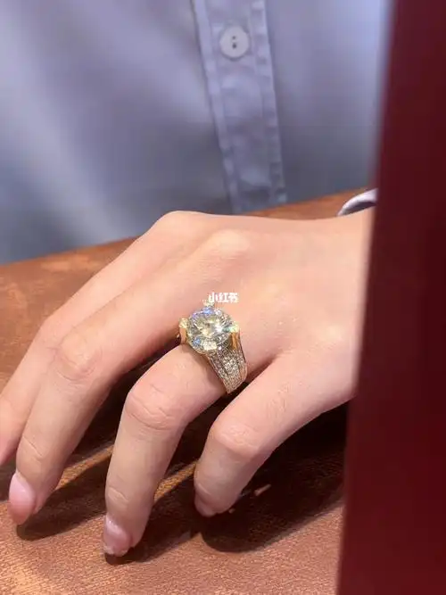 客订分享五克拉钻戒闪的让人挪不开眼05