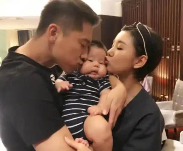 演员王雷:苦熬8年成名,宠爱李小萌至今无绯闻,活成人生赢家