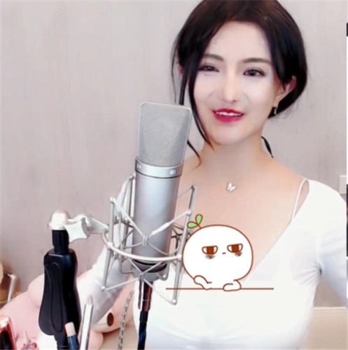 原创古阿扎跳舞却忘记美白,这色差实在太严重,粉丝惊觉上当了