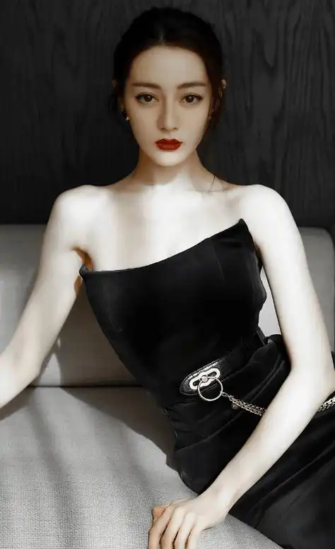 迪丽热巴穿露脐装,大秀时尚小蛮腰,网友:超爱这种辣妹风_照片_感觉