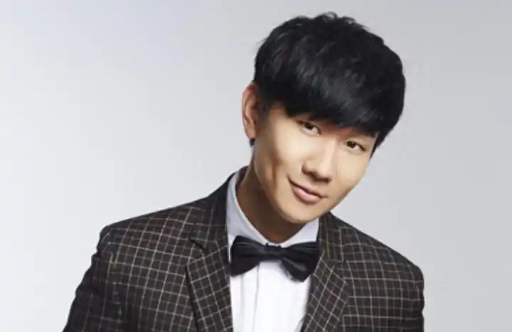 华晨宇身价(娱乐圈富二代真不少,华晨宇豪车800万,他为拍戏放弃20亿