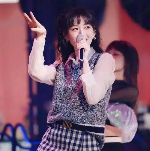 袁冰妍化身"猫系少女",适合参加选秀出道,袁冰妍回应:年龄大_时候_首