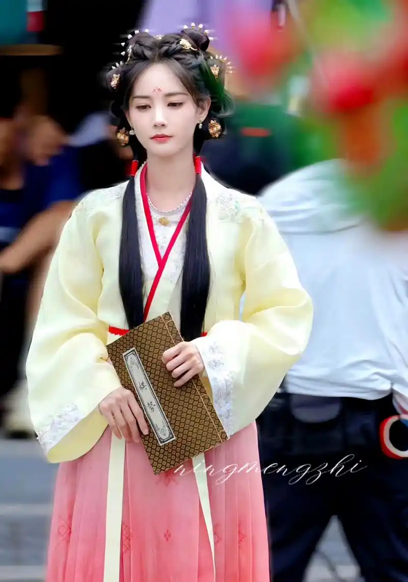 【李一桐在拍古装剧#云秀行#新造型】漂亮吗?