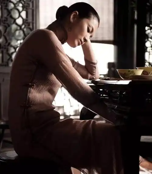 宋慧乔气质绝了161身高轻松驾驭中国旗袍尽显东方古典美