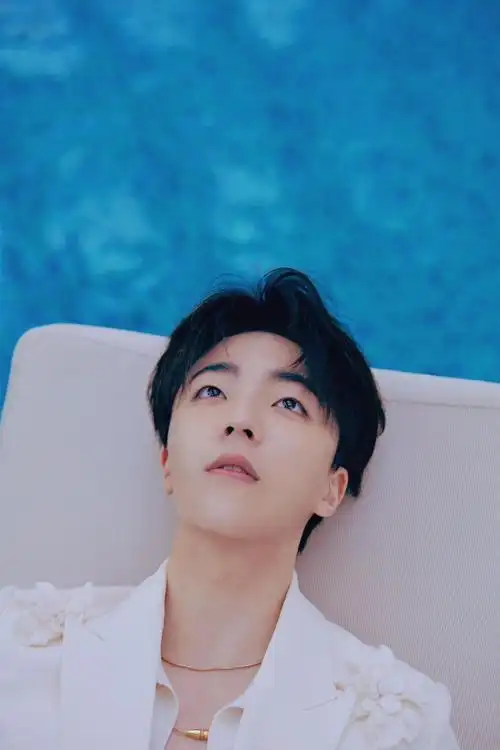 陈立农声生不息宝岛季##陈立农白色花朵西装