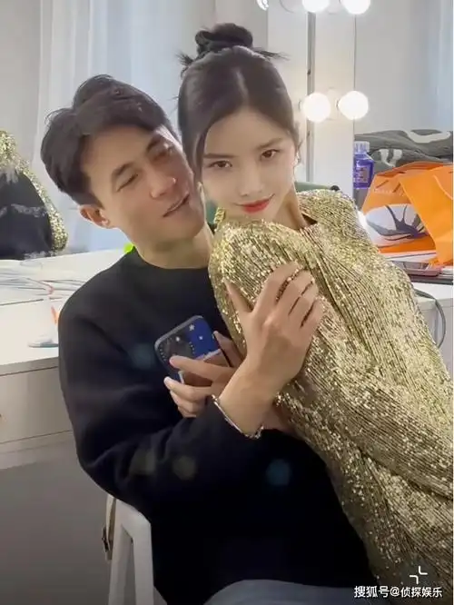 杜淳老婆自信公开全素颜,黑眼圈眼袋明显,皮肤超好无皱纹_王灿_老公