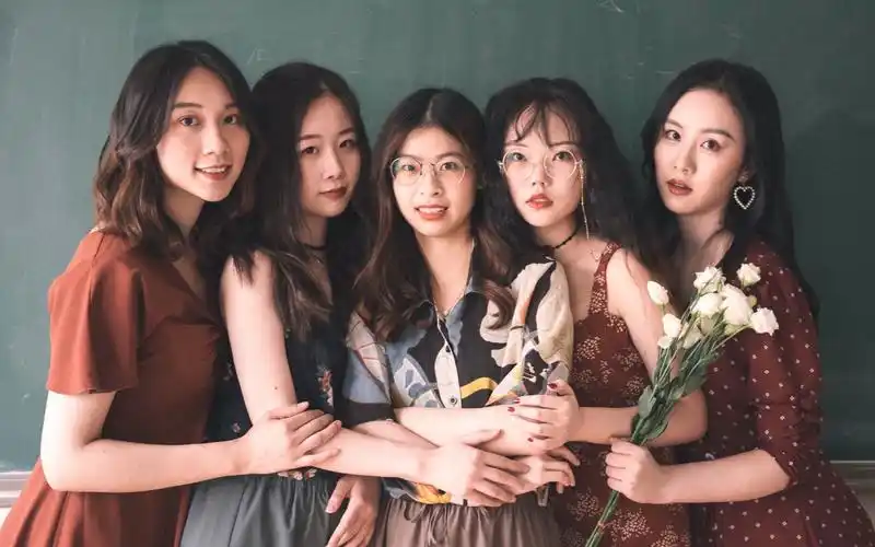 宿舍五人毕业合影怎么拍鹿其实拍no4外经贸小姐姐们的毕业照