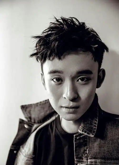 他从小被范冰冰李冰冰亲着长大 最小影帝母亲是中国娱乐业第一人