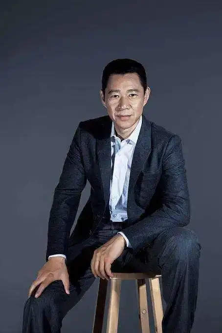 60岁的年纪20岁的身材,这些老牌男神,让中年发福的男星脸红_腾讯新闻