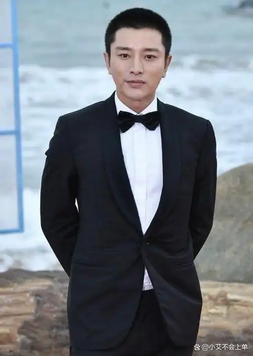 从当红小生沦为直播卖货,很多人都觉得贾乃亮落魄了,殊不知,他的实力