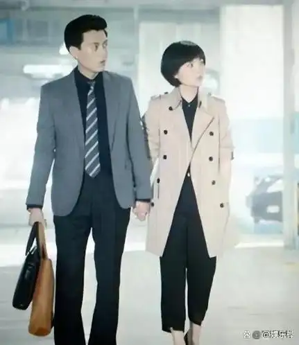 知名演员靳东:我这辈子最幸运的事情,就是娶了剧中的另一半李佳