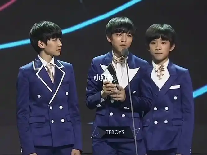 tfboys  #王俊凯  #王源  #易烊千玺  这是他们第一次登上领奖台,是