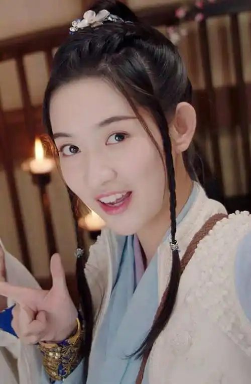 虽然《九州天空城2》反响不如第一部,但王玉雯的古装扮相还是十分惊艳