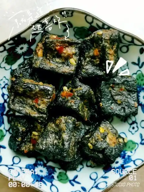 冬笋煨的卤水寖在臭豆腐每个空