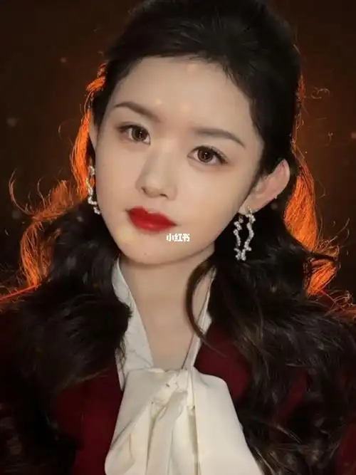 赵丽颖仿妆九十年代女强人许半夏