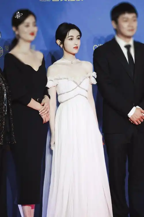 张子枫点亮金鸡##张子枫海边氛围感大片