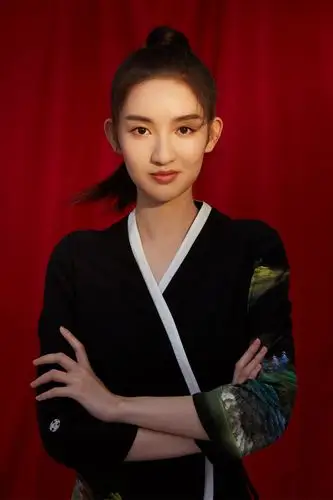 王玉雯曝中国风写真飘逸飒爽盛放酷与美