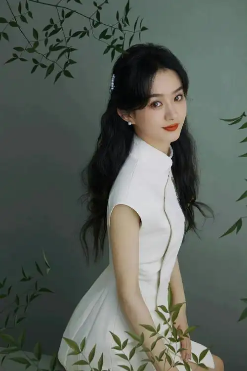 赵丽颖陈伟霆与港澳台青年合唱中国缘容颜娇美状态佳