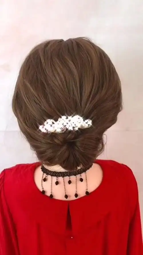 解锁一款贵妇最钟爱的发型之一.