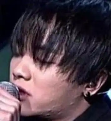 华晨宇生图吓退粉丝,颜值翻车皮肤坑坑洼洼,还是你心中的男神吗