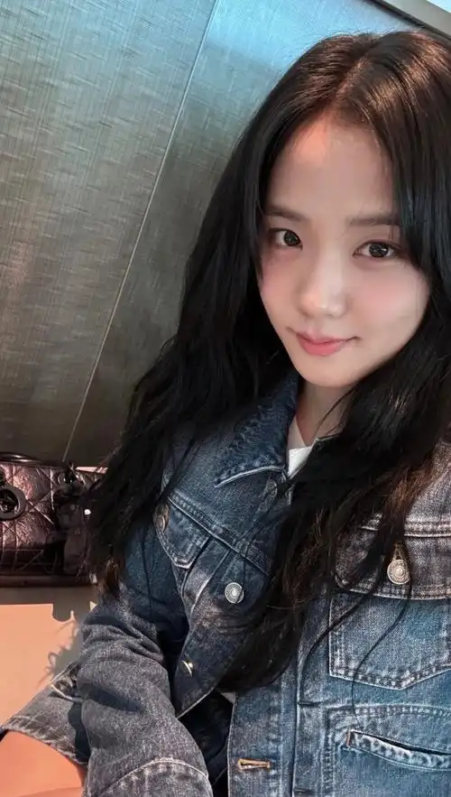 惊喜国际秀场闪耀亮相后jisoo给你送来一份造型攻略