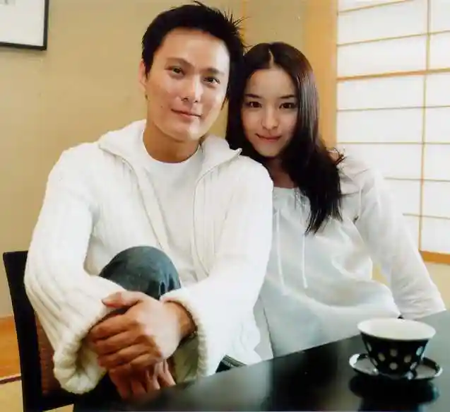 张信哲推出新专辑就懂了问及感情表示光是两情相悦还不够