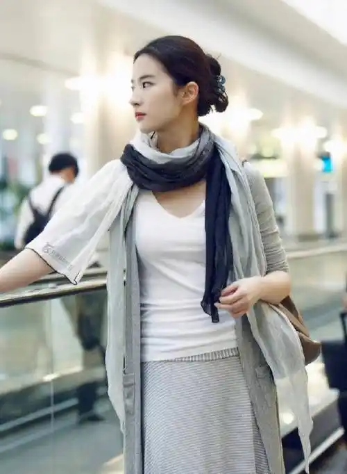 神仙姐姐刘亦菲,穿搭实在太亮眼,错过就要后悔了_时尚_气质_白色