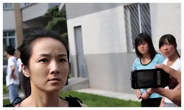 她曾红过董卿,却因与韩红"领证"而塌房,现52岁的管彤怎样了?