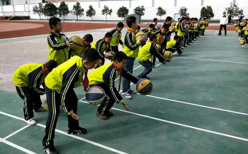 天水市人民路小学打造书香校园,开展阳光体育大课间活动《校园花式篮